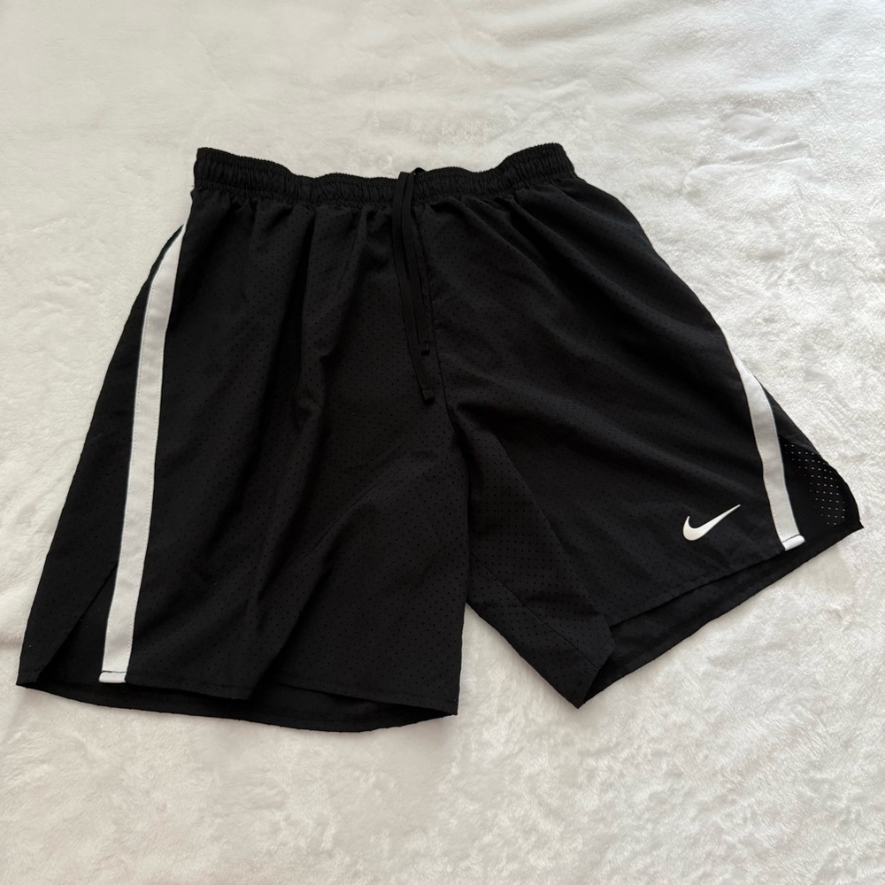 Nike Men's Black and White Athletic Shorts